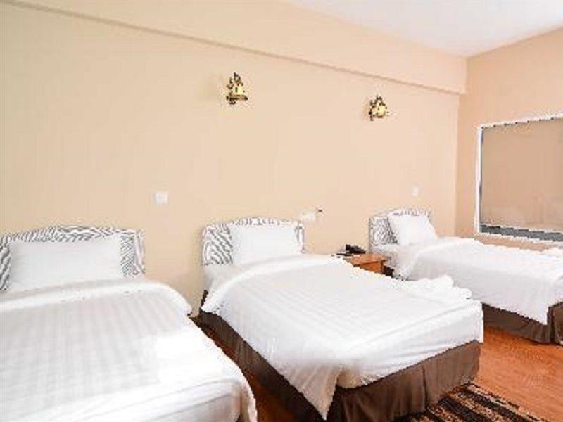 Asia Plaza Hotel Γιανγκόν Εξωτερικό φωτογραφία