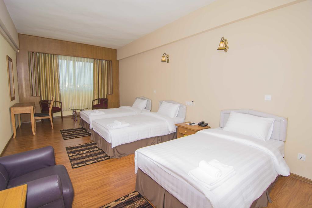 Asia Plaza Hotel Γιανγκόν Δωμάτιο φωτογραφία