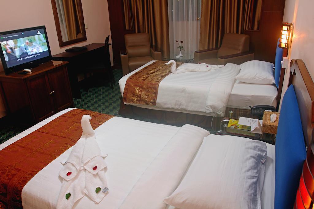 Asia Plaza Hotel Γιανγκόν Εξωτερικό φωτογραφία