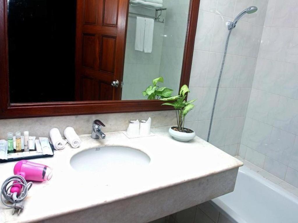 Asia Plaza Hotel Γιανγκόν Εξωτερικό φωτογραφία
