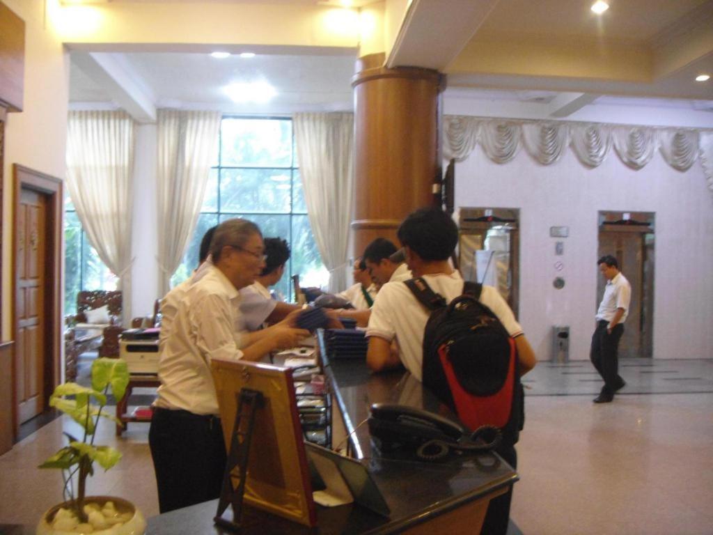 Asia Plaza Hotel Γιανγκόν Εξωτερικό φωτογραφία