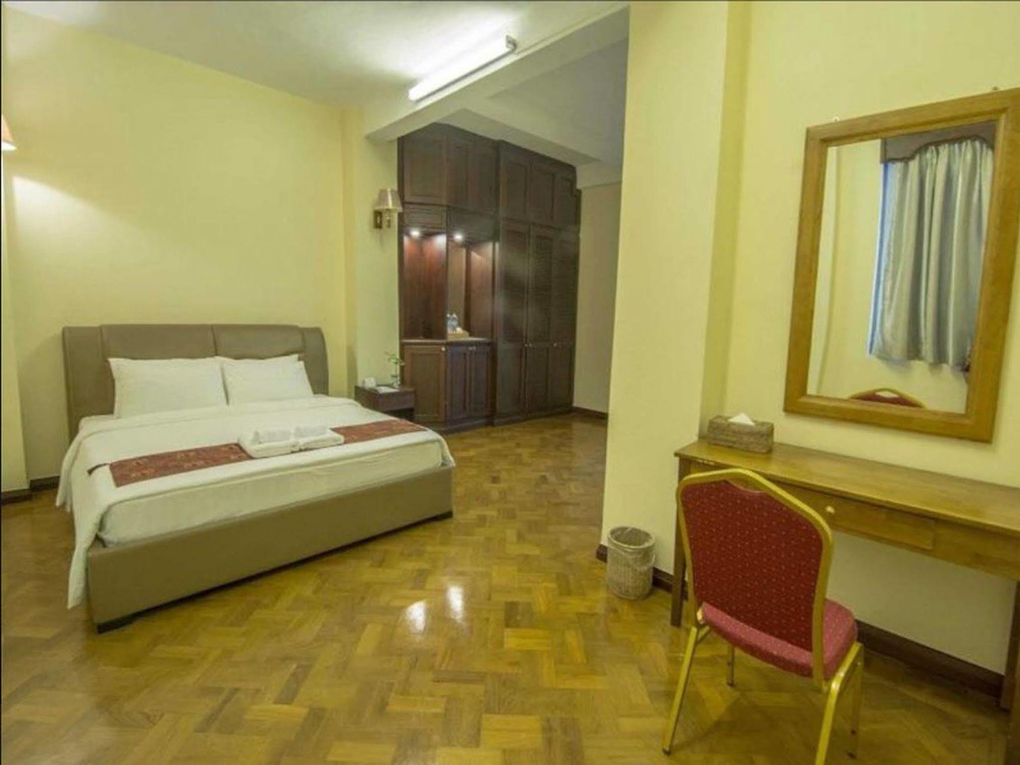Asia Plaza Hotel Γιανγκόν Εξωτερικό φωτογραφία