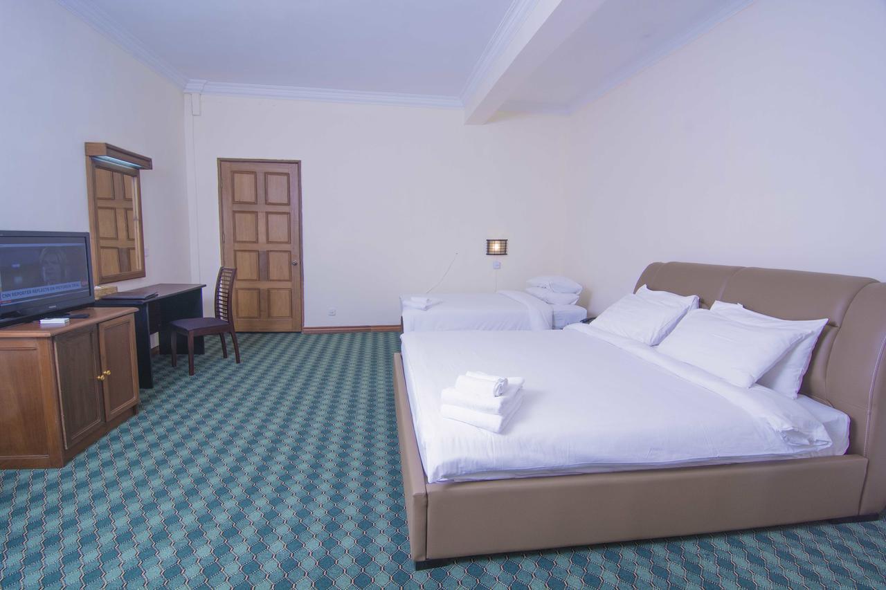 Asia Plaza Hotel Γιανγκόν Εξωτερικό φωτογραφία
