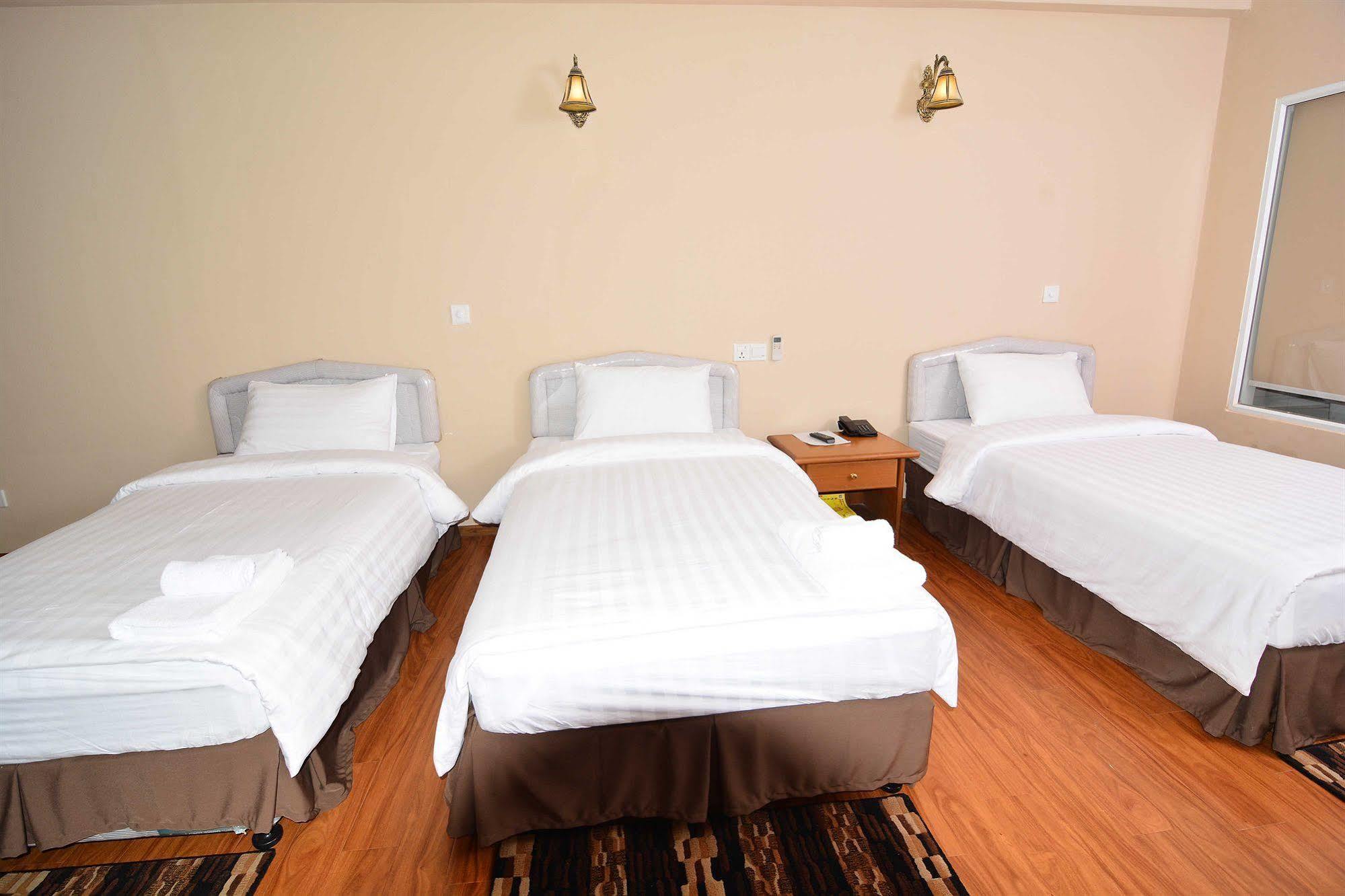Asia Plaza Hotel Γιανγκόν Εξωτερικό φωτογραφία