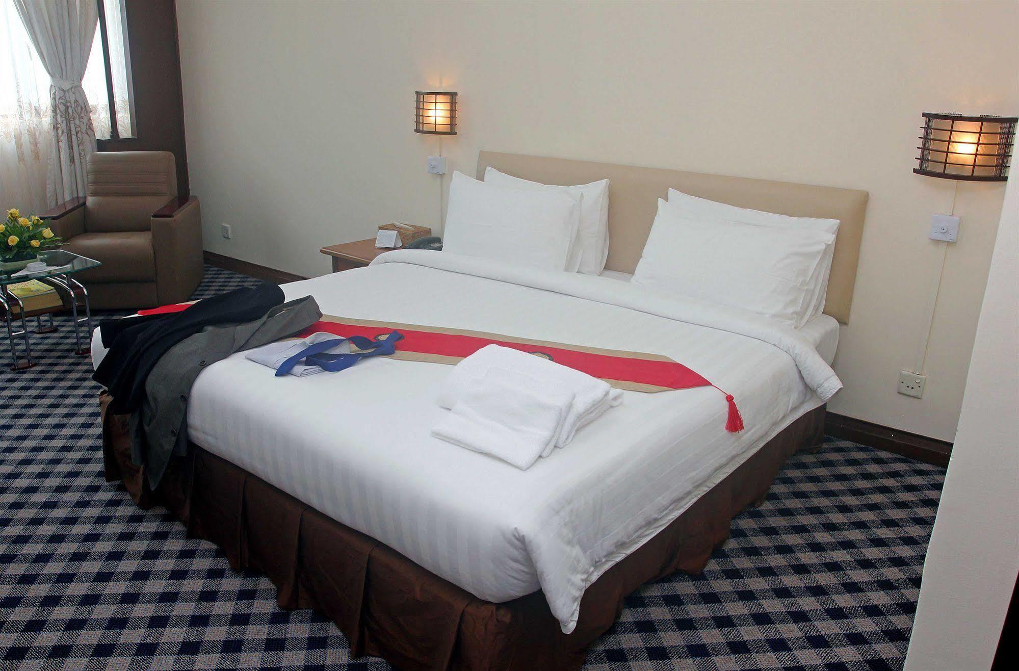 Asia Plaza Hotel Γιανγκόν Εξωτερικό φωτογραφία