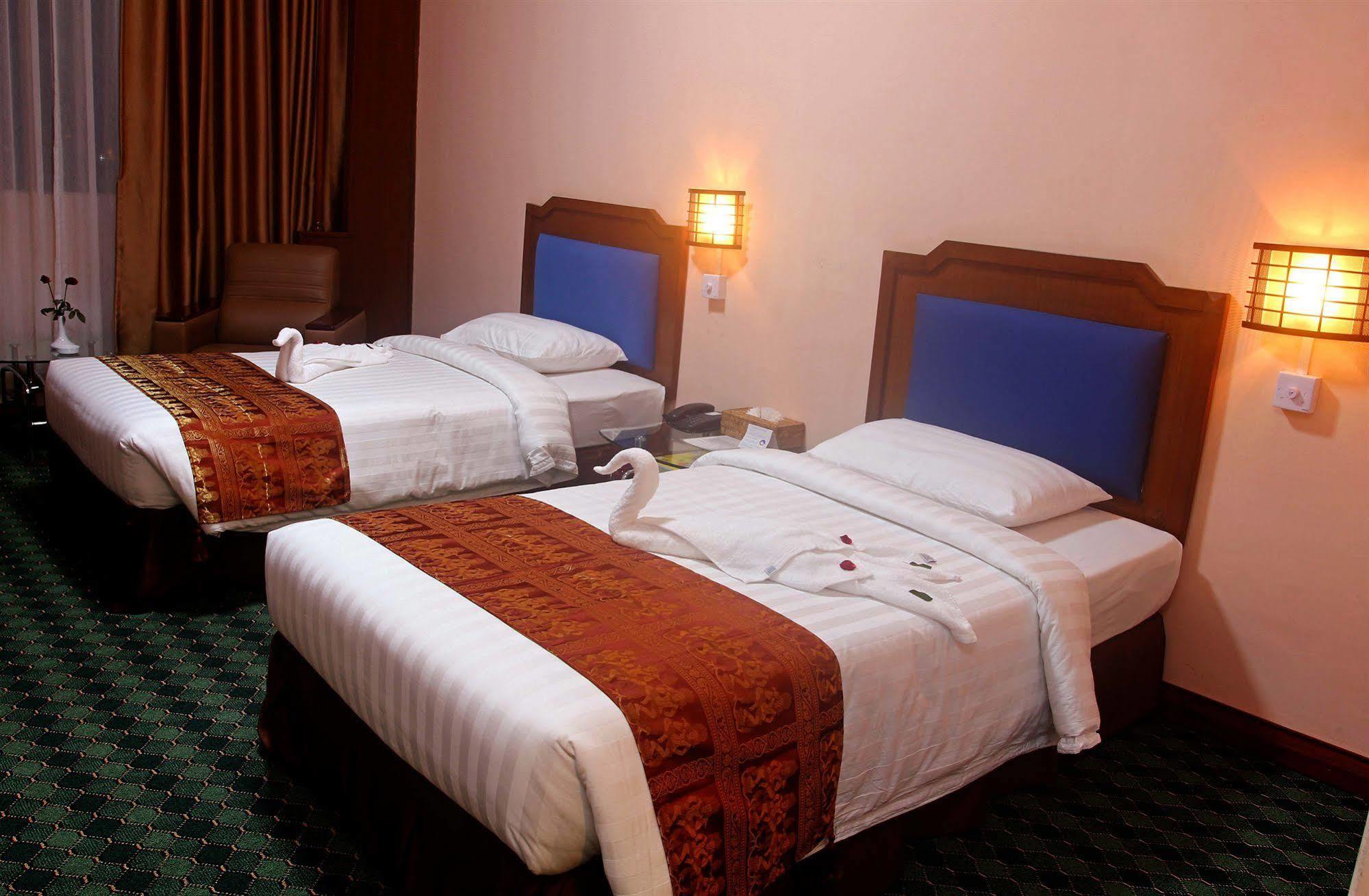 Asia Plaza Hotel Γιανγκόν Εξωτερικό φωτογραφία