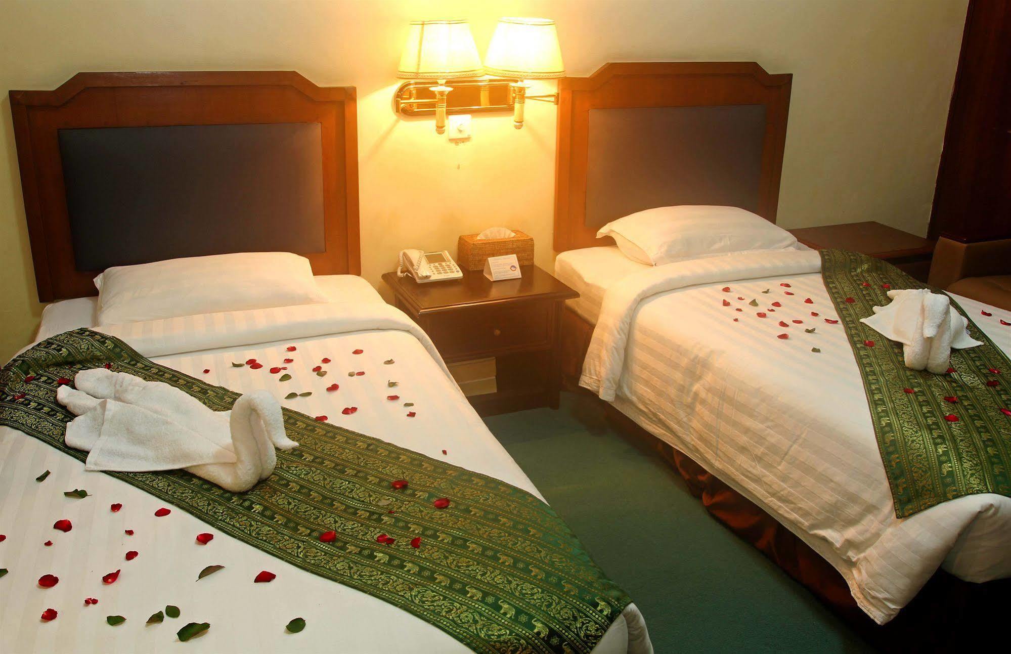 Asia Plaza Hotel Γιανγκόν Εξωτερικό φωτογραφία