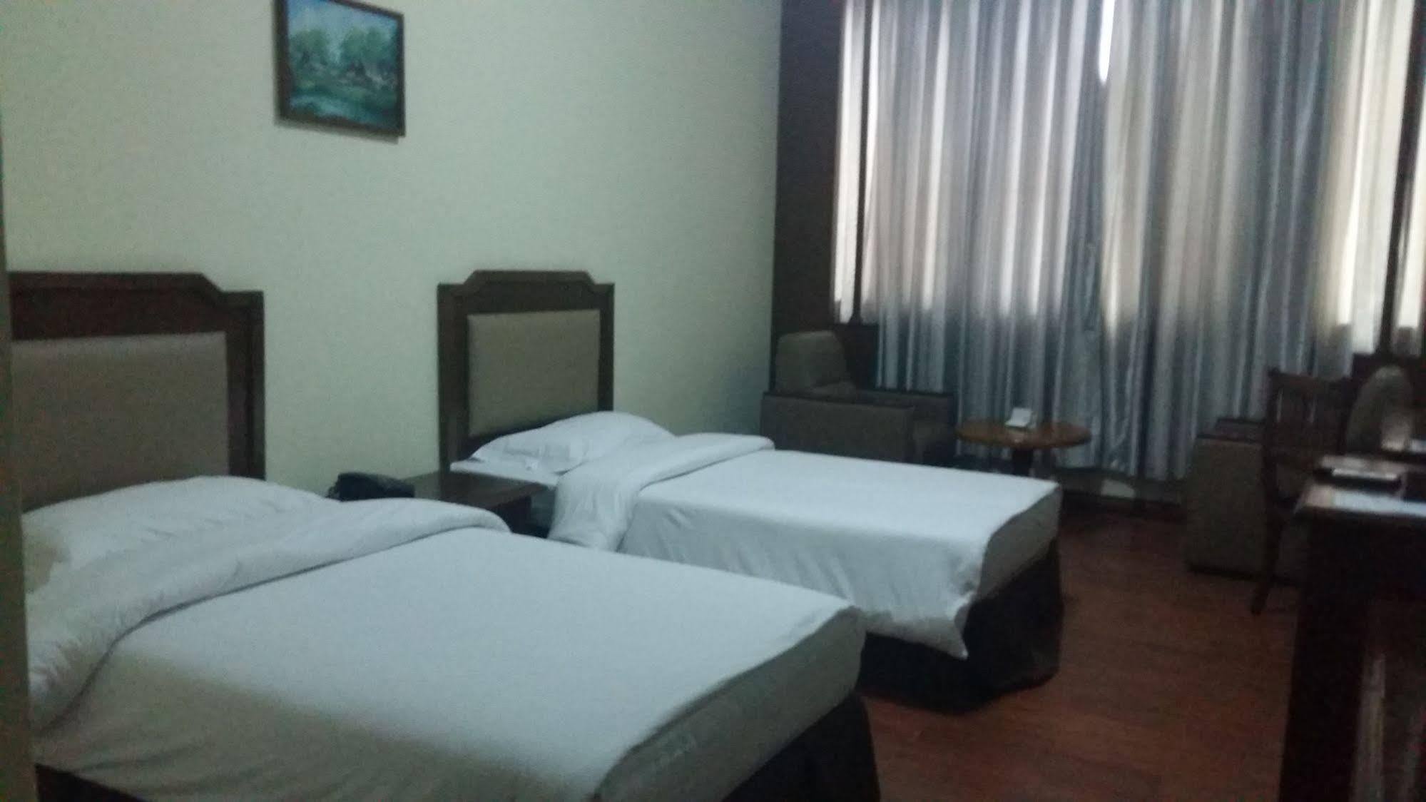 Asia Plaza Hotel Γιανγκόν Εξωτερικό φωτογραφία