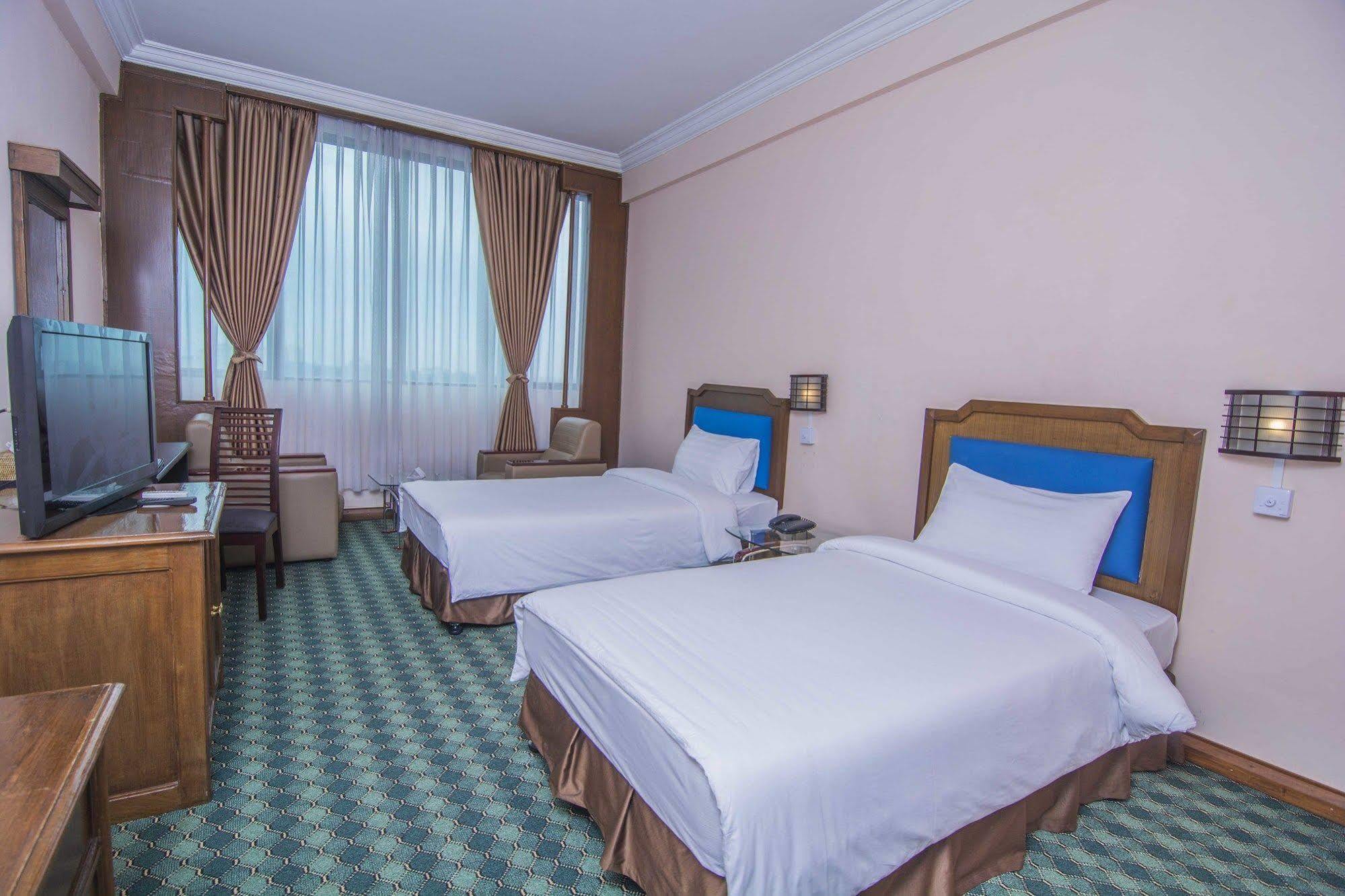 Asia Plaza Hotel Γιανγκόν Εξωτερικό φωτογραφία