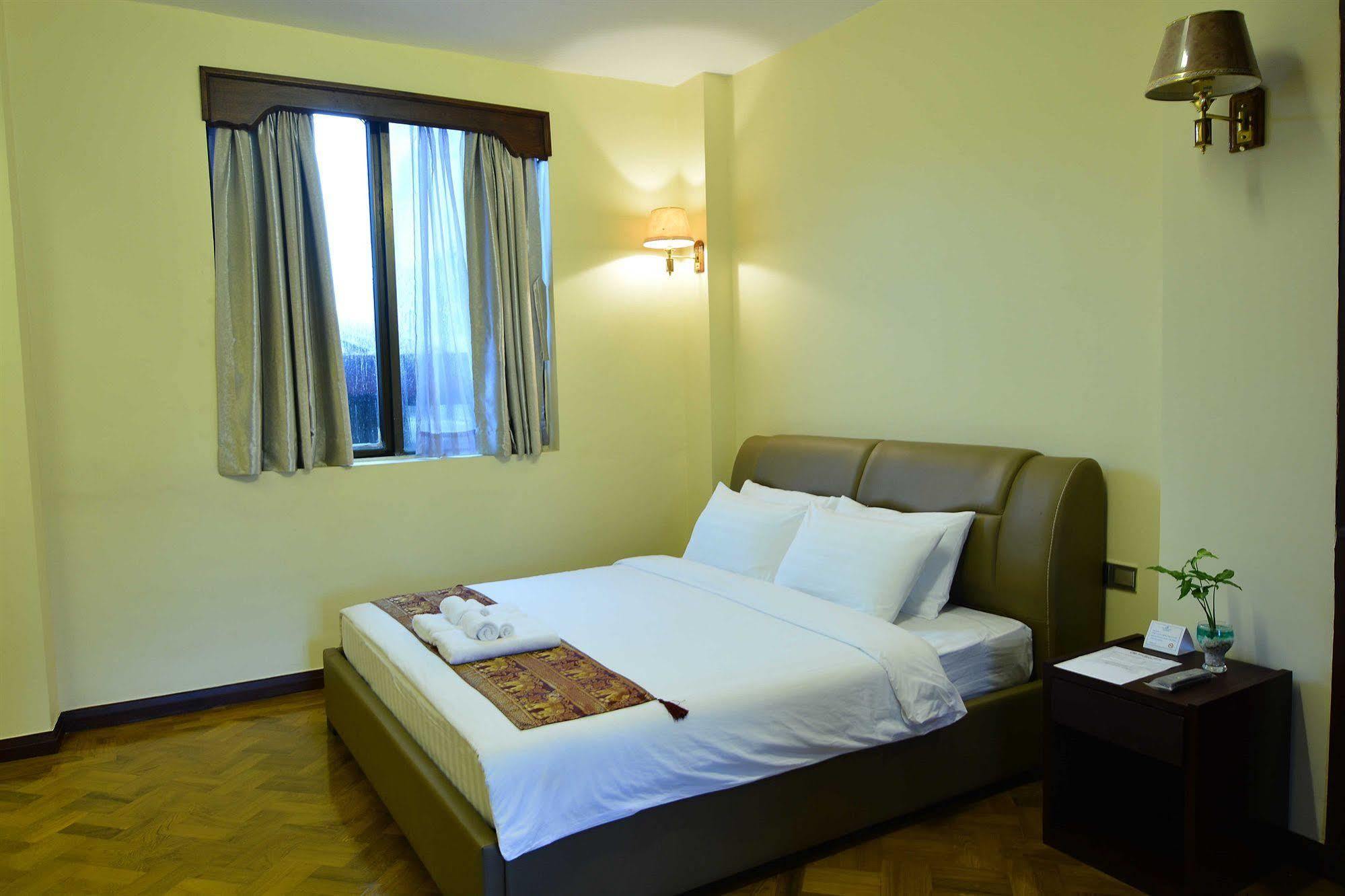 Asia Plaza Hotel Γιανγκόν Εξωτερικό φωτογραφία