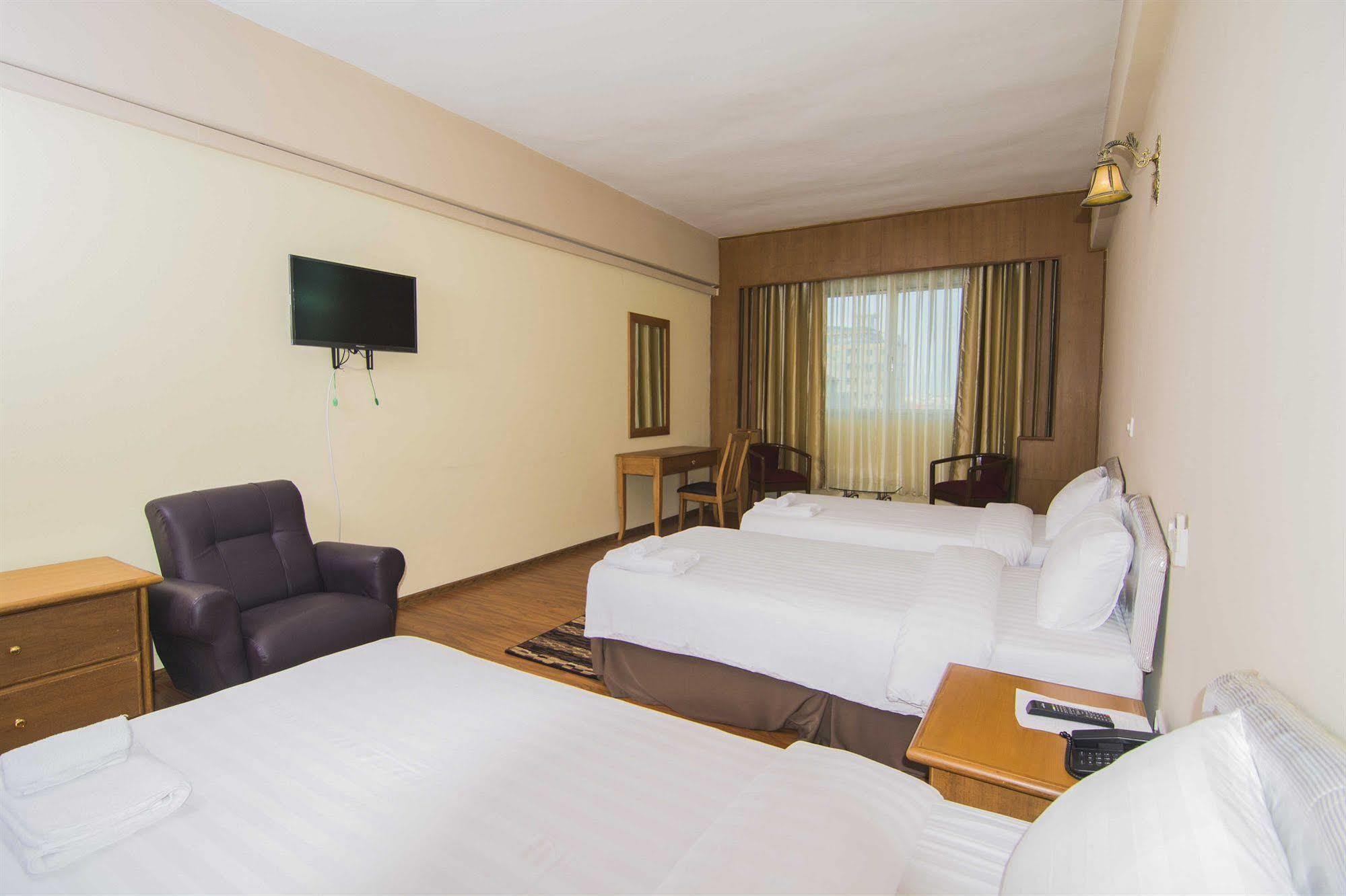 Asia Plaza Hotel Γιανγκόν Εξωτερικό φωτογραφία