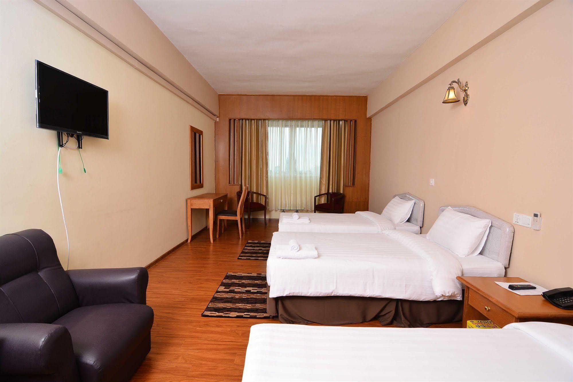Asia Plaza Hotel Γιανγκόν Εξωτερικό φωτογραφία