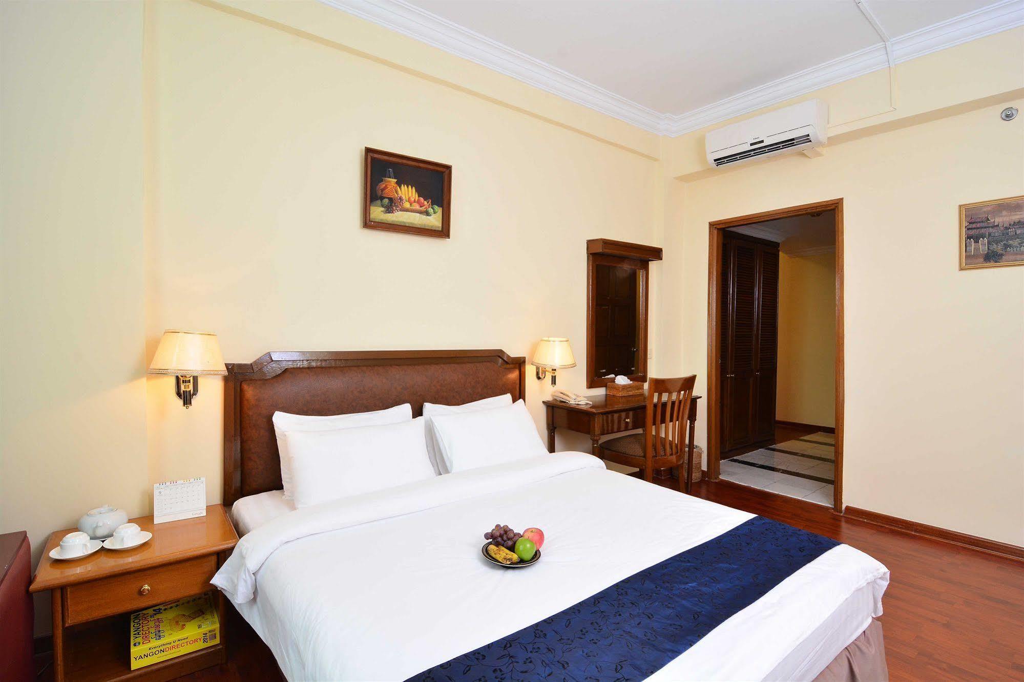 Asia Plaza Hotel Γιανγκόν Εξωτερικό φωτογραφία