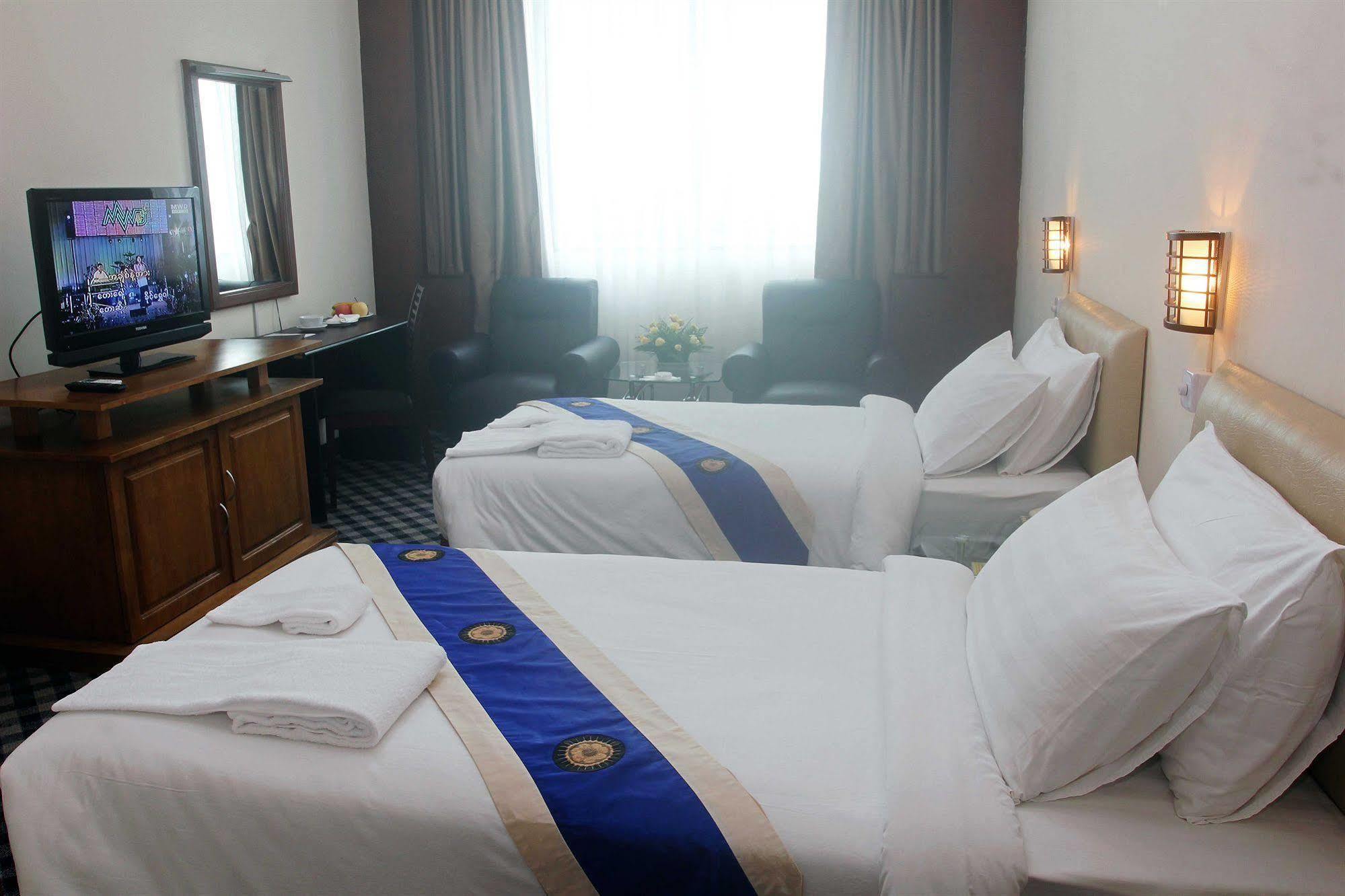 Asia Plaza Hotel Γιανγκόν Εξωτερικό φωτογραφία